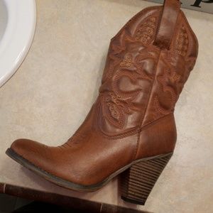 LIKE NEW MIA Cowboy Boots